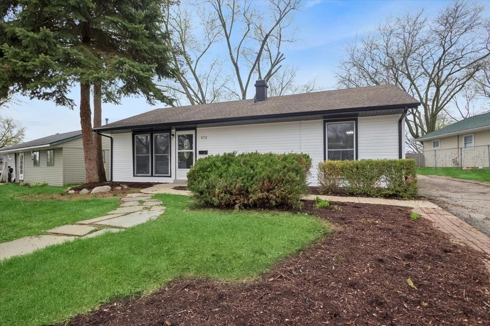 Unit for sale at 972 Osage Court, Carpentersville, IL 60110
