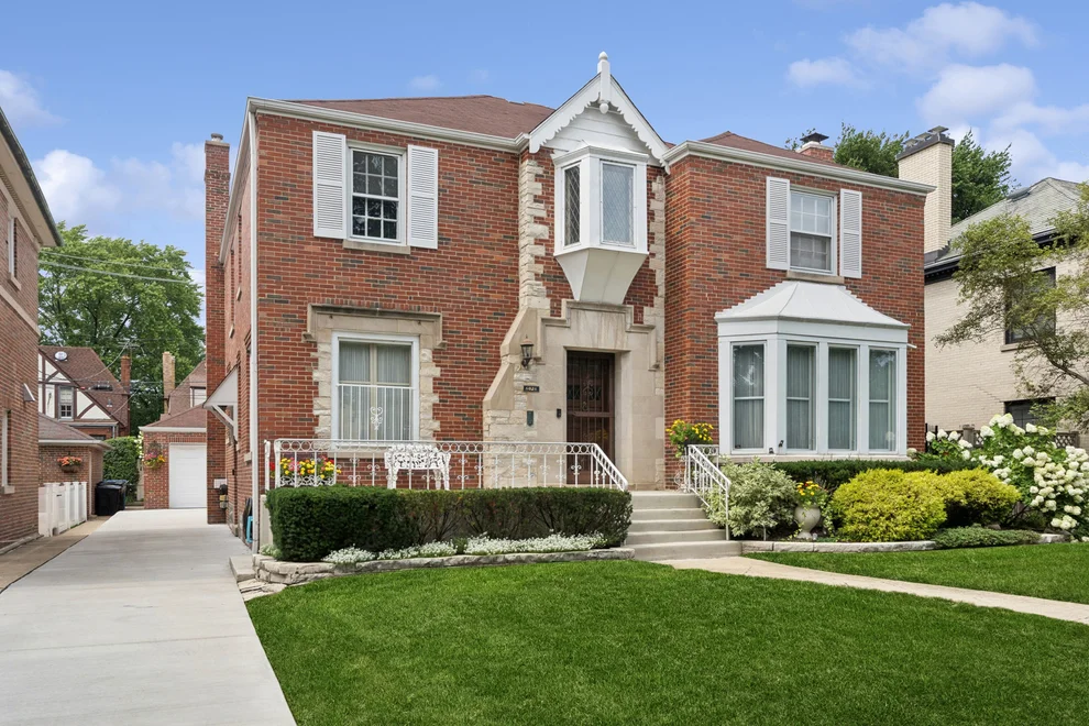 Unit for sale at 6026 N Forest Glen Avenue, Chicago, IL 60646