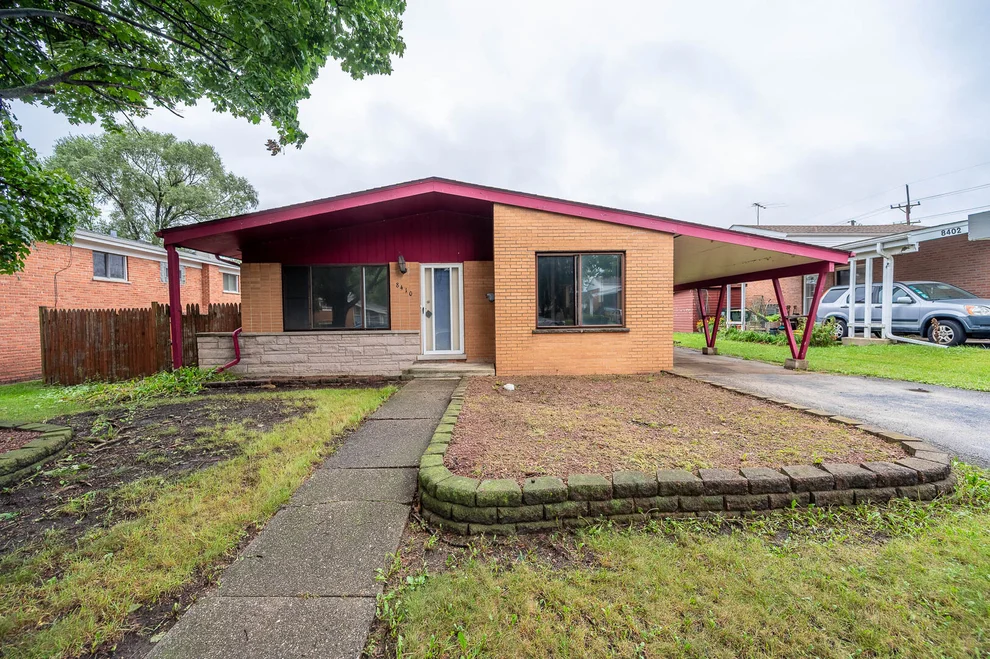 Unit for sale at 8410 W Bruce Drive, Niles, IL 60714