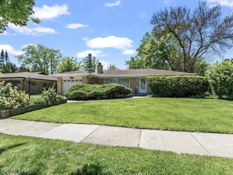 Unit for sale at 109 W Berkshire Lane, Mount Prospect, IL 60056