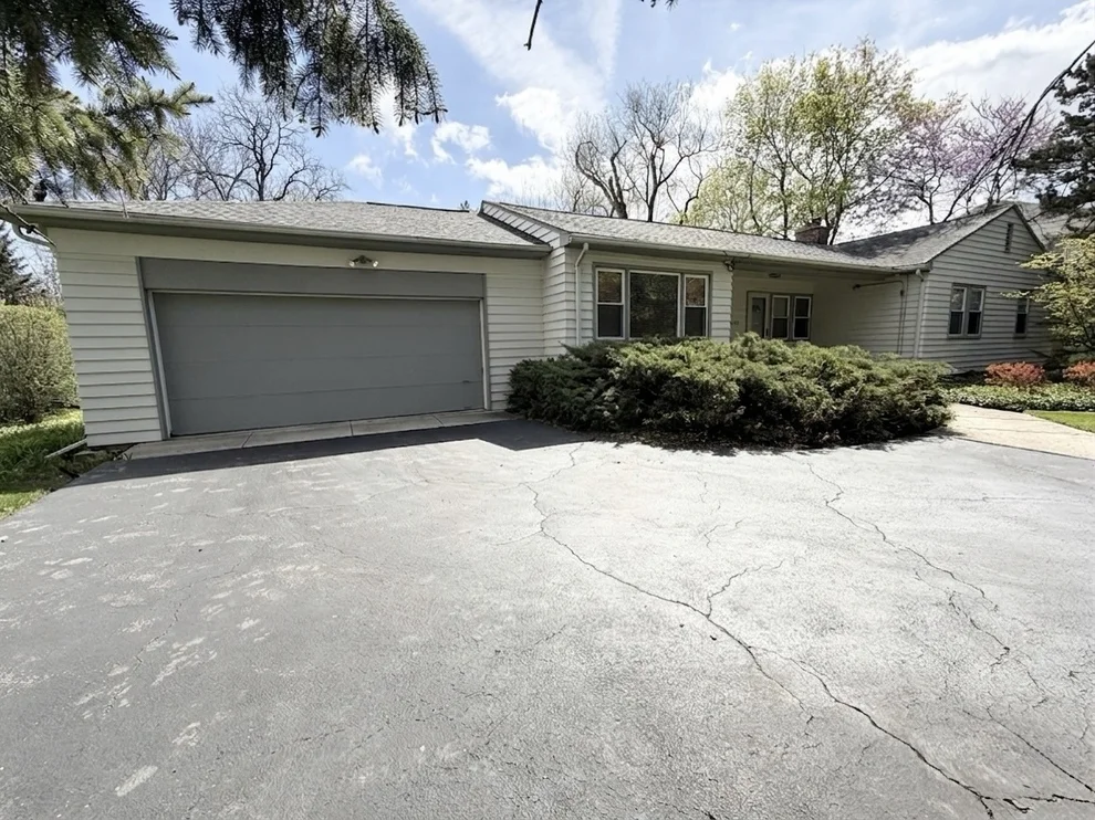 Unit for sale at 1533 Crabtree Lane, Deerfield, IL 60015