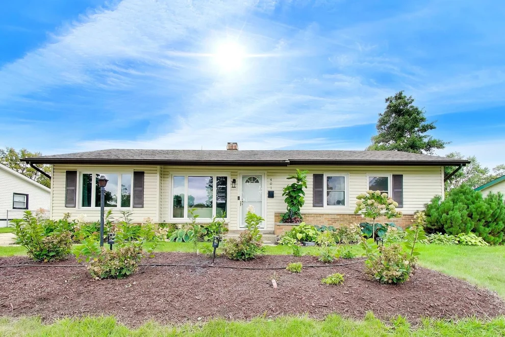 Unit for sale at 401 E Elk Grove Boulevard, Elk Grove Village, IL 60007