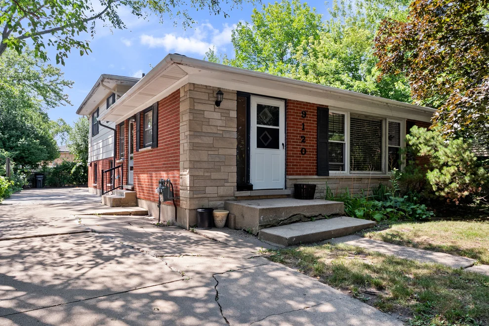 Unit for sale at 9120 E PRAIRIE Road, Evanston, IL 60203
