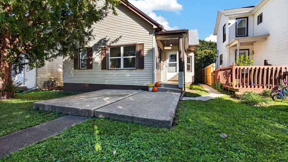 Unit for sale at 510 1/2 E Mulberry Street, Bloomington, IL 61701