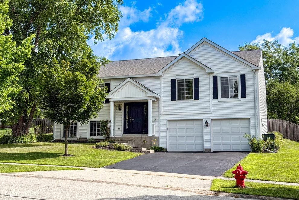 Unit for sale at 235 Aberdeen Drive, Algonquin, IL 60102