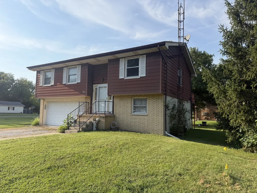 Unit for sale at 287 W Clay Street, El Paso, IL 61738