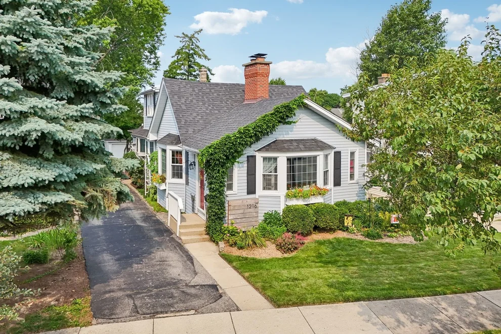 Unit for sale at 1216 Canfield Road, Park Ridge, IL 60068