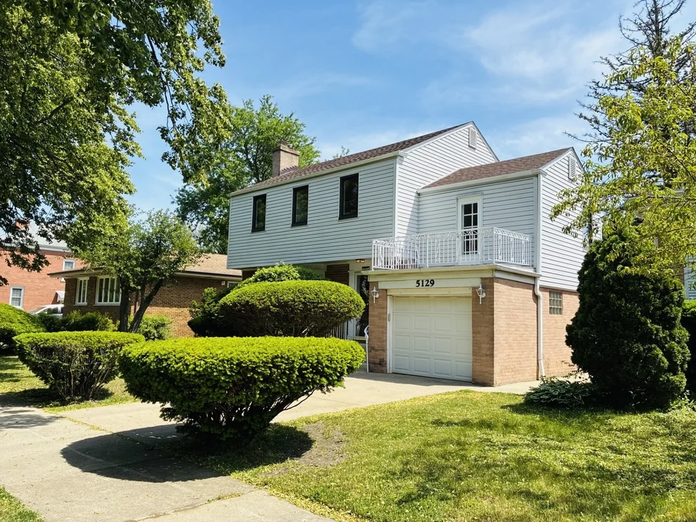 Unit for sale at 5129 Crain Street, Skokie, IL 60077