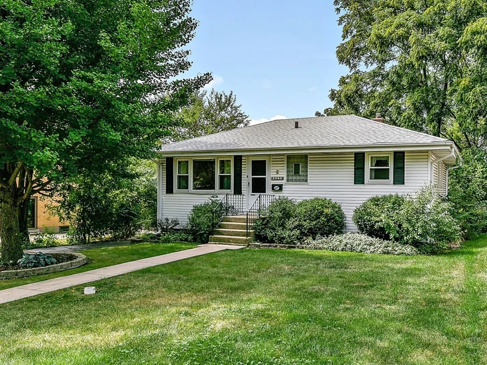 Unit for sale at 4420 Wilson Avenue, Downers Grove, IL 60515