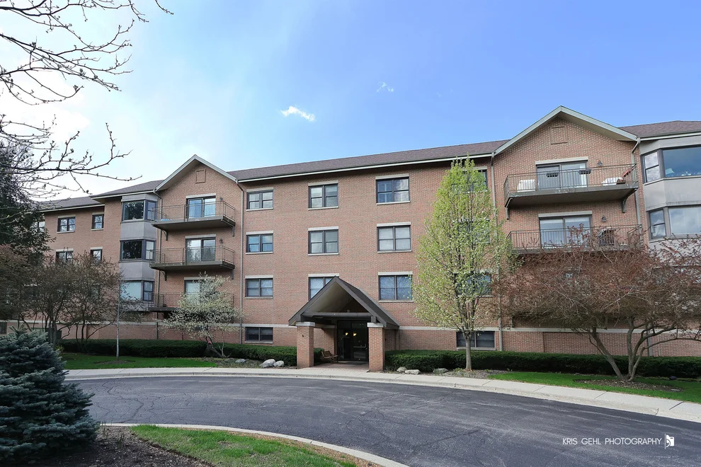 Unit for sale at 20 Trafalgar Square, Lincolnshire, IL 60069