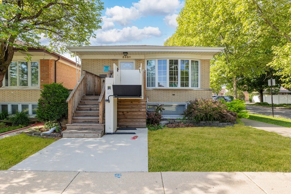 Unit for sale at 5859 W 64th Street, Chicago, IL 60638