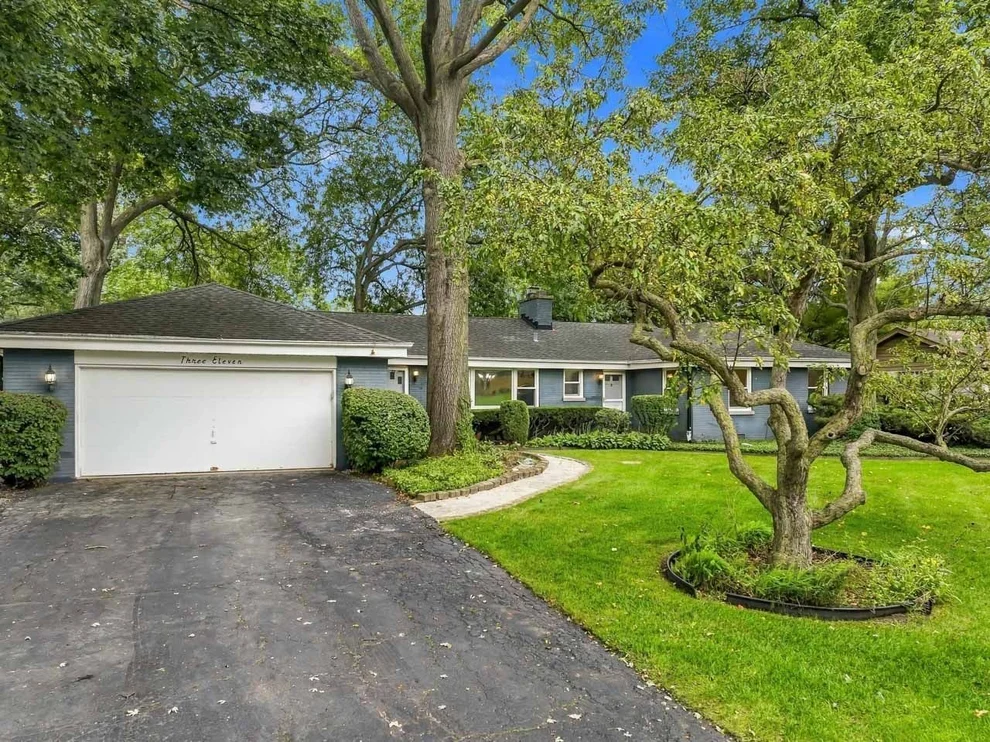 Unit for sale at 311 N Mac Arthur Boulevard, Mount Prospect, IL 60056