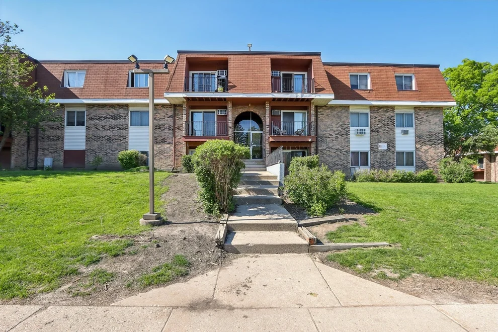 Unit for sale at 600 MESA Drive, Hoffman Estates, IL 60169