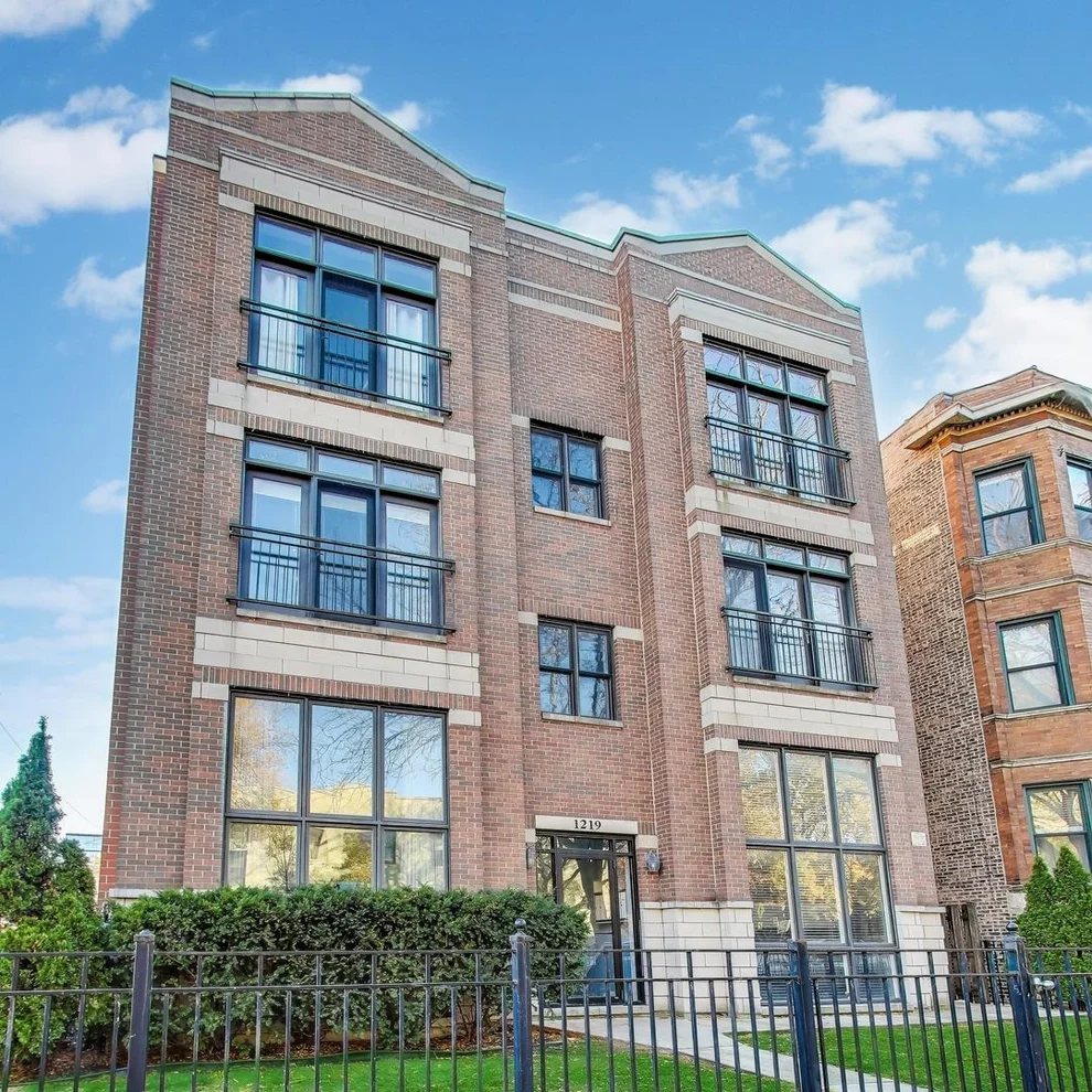 Unit for sale at 1219 W Foster Avenue, Chicago, IL 60640