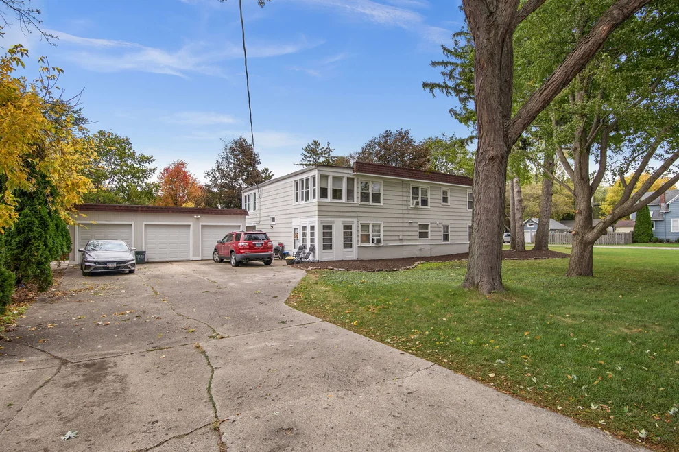 Unit for sale at 107 N Mallory Avenue, Batavia, IL 60510