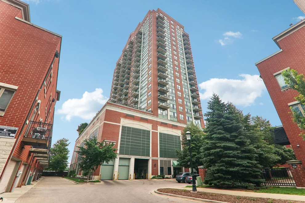 Unit for sale at 1717 S Prairie Avenue, Chicago, IL 60616