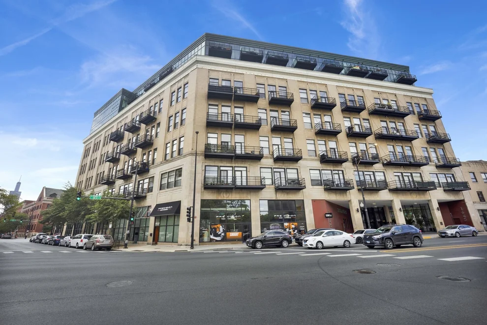 Unit for sale at 1645 W Ogden Avenue, Chicago, IL 60612