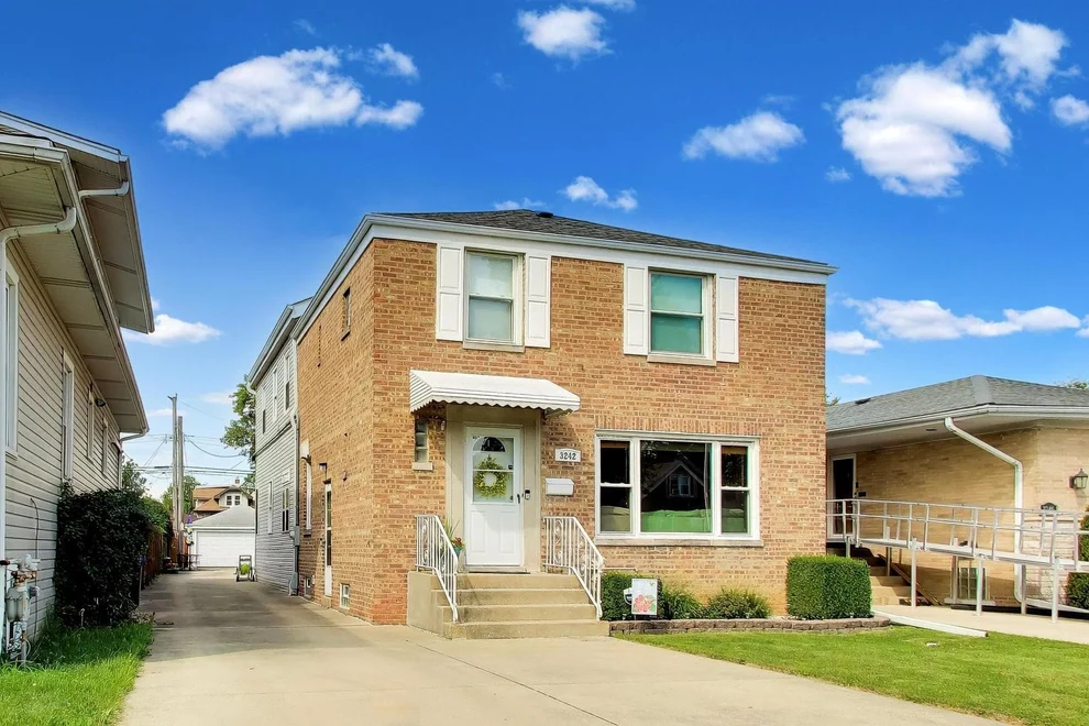 Unit for sale at 3242 N Oketo Avenue, Chicago, IL 60634