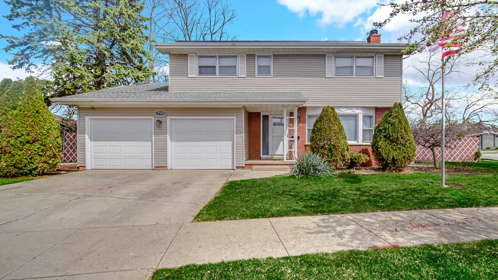 Unit for sale at 17525 Maple Avenue, Lansing, IL 60438
