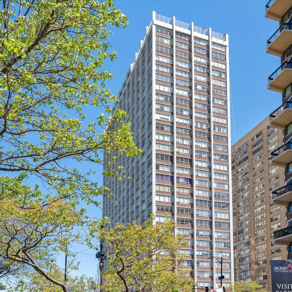 Unit for sale at 6171 N Sheridan Road, Chicago, IL 60660