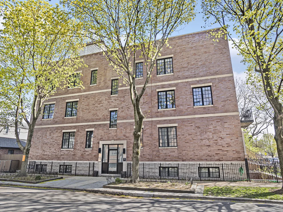 Unit for sale at 1955 W Barry Street, Chicago, IL 60657