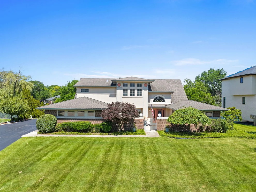 Unit for sale at 14 Hamilton Lane, Oak Brook, IL 60523
