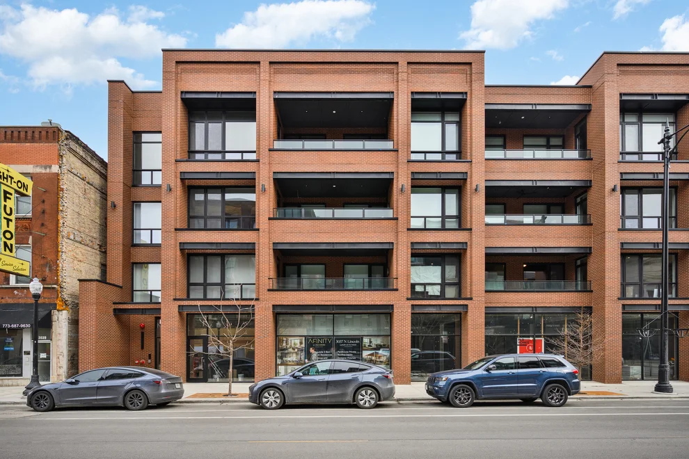 Unit for sale at 3037 N Lincoln Avenue, Chicago, IL 60657