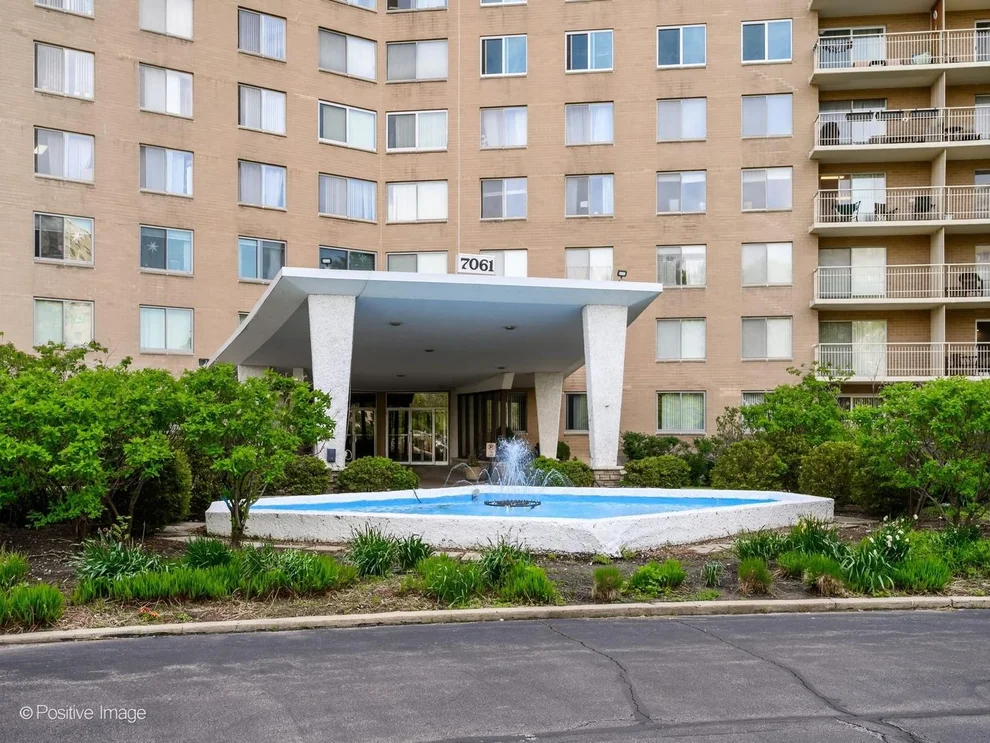 Unit for sale at 7061 N KEDZIE Avenue, Chicago, IL 60645