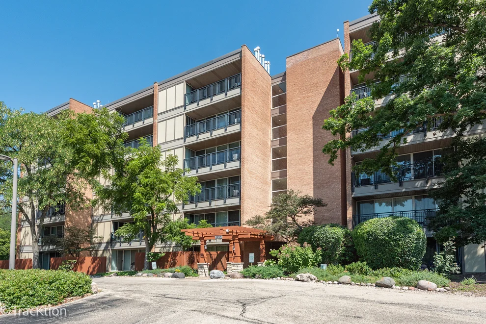 Unit for sale at 5950 Oakwood Drive, Lisle, IL 60532