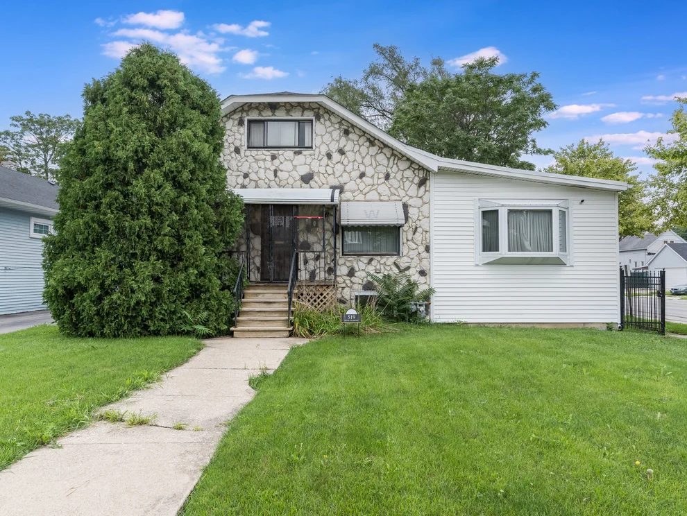 Unit for sale at 519 S 7th Avenue, Maywood, IL 60153