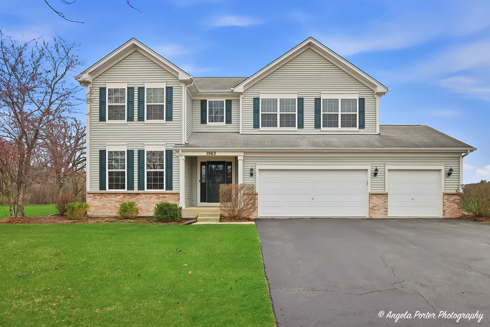Unit for sale at 1963 Sycamore Lane, Island Lake, IL 60042