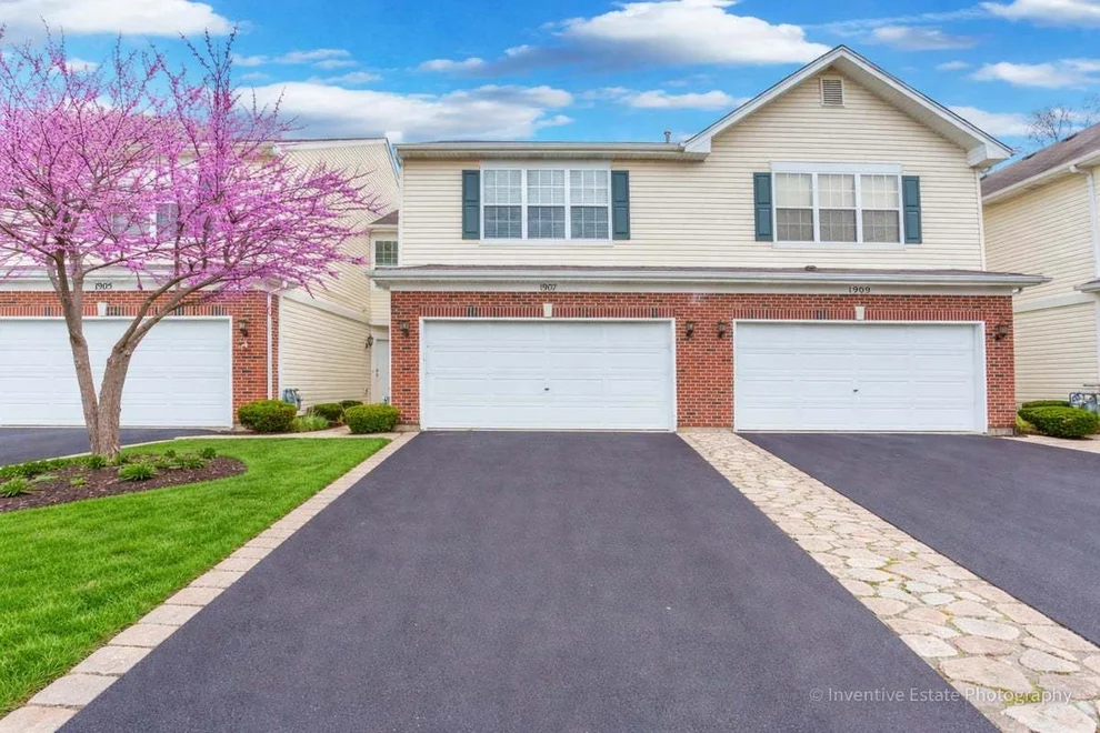 Unit for sale at 1907 W CRESTVIEW Circle, Romeoville, IL 60446