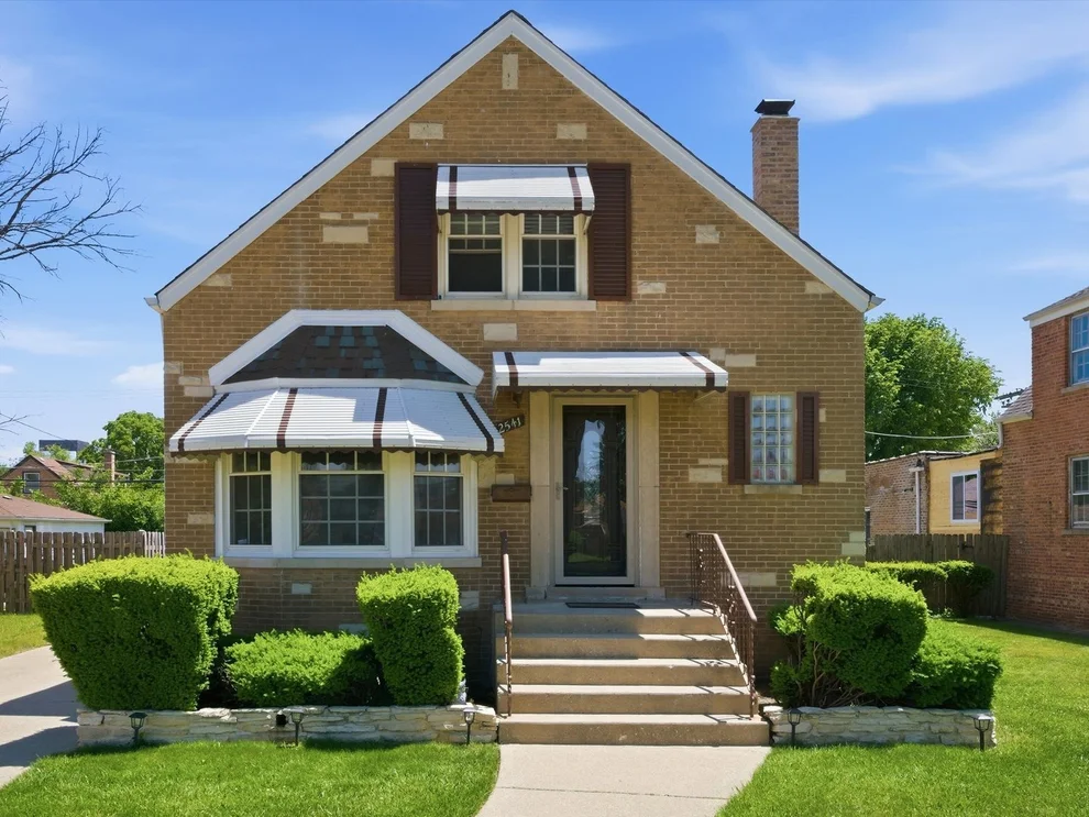 Unit for sale at 2541 S 14th Avenue, Broadview, IL 60155