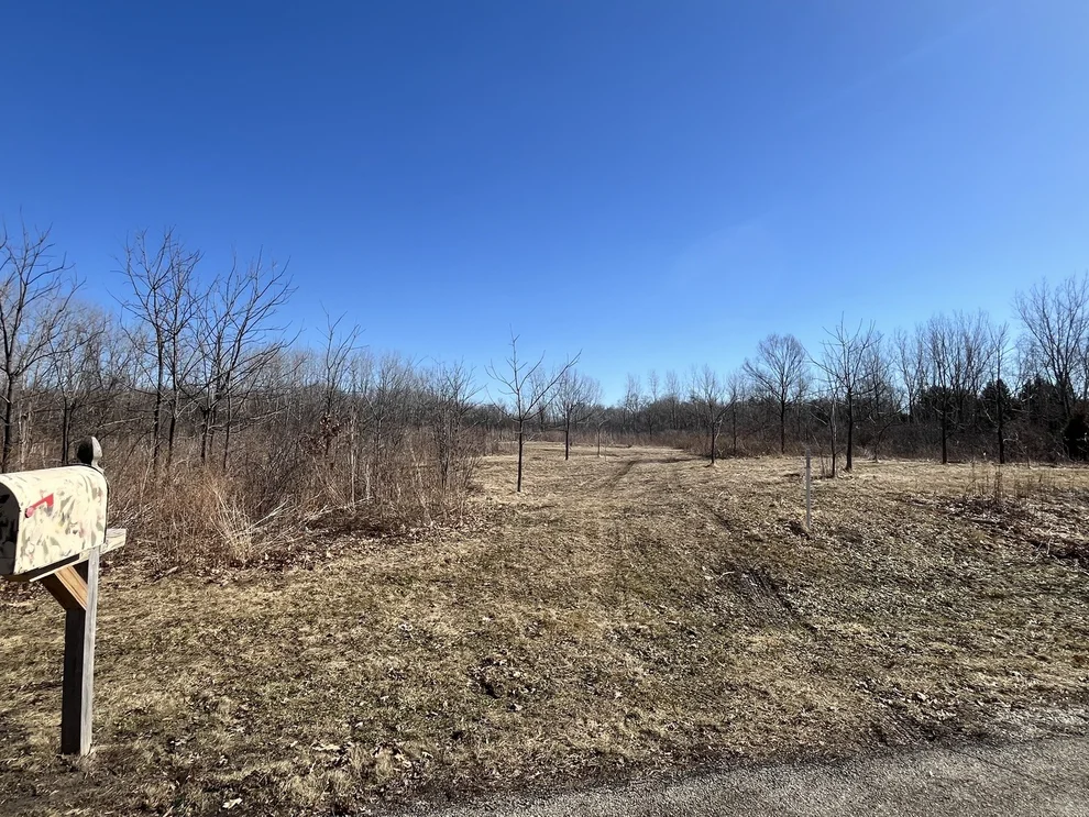 Unit for sale at 39155 N Dilleys Road, Wadsworth, IL 60083