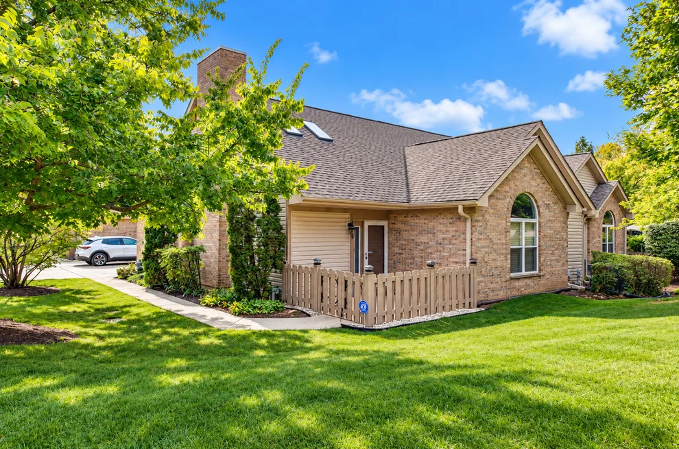 Unit for sale at 183 Canterbury Court, Bloomingdale, IL 60108