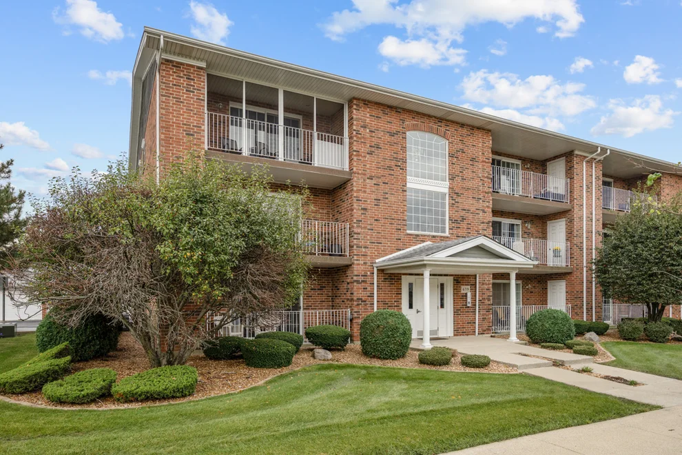Unit for sale at 6719 White Tail Lane, Tinley Park, IL 60477