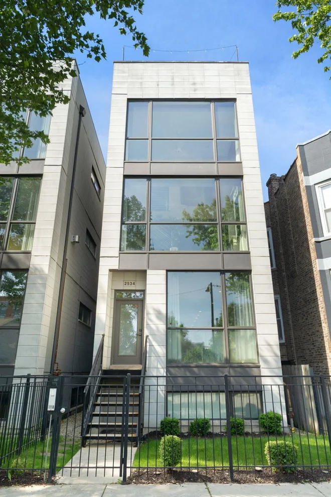 Unit for sale at 2534 N Linden Place, Chicago, IL 60647