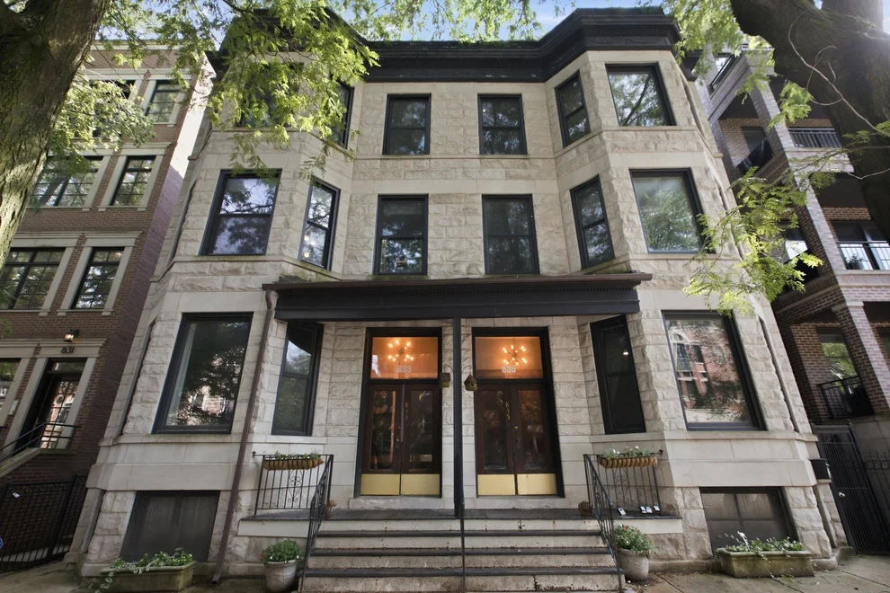 Unit for sale at 833 W Buckingham Place, Chicago, IL 60657