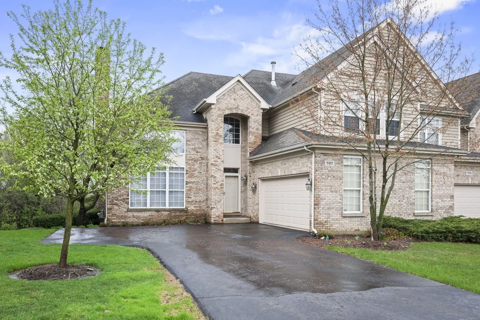 Unit for sale at 707 Stone Canyon Circle, Inverness, IL 60010