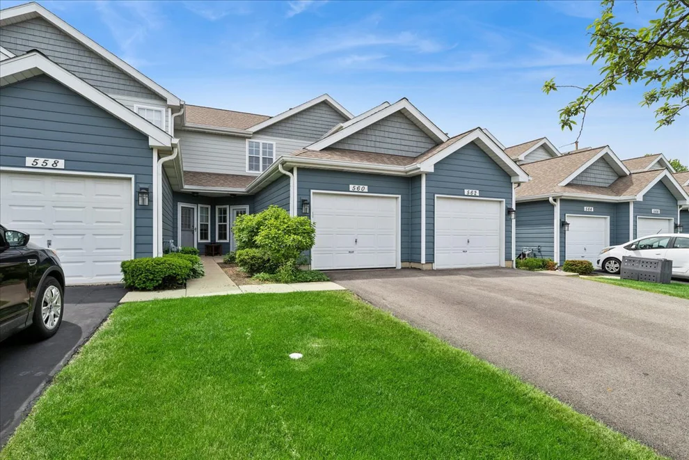 Unit for sale at 560 Woodhaven Drive, Mundelein, IL 60060