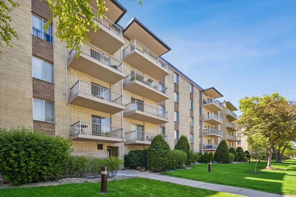 Unit for sale at 110 W Butterfield Road, Elmhurst, IL 60126