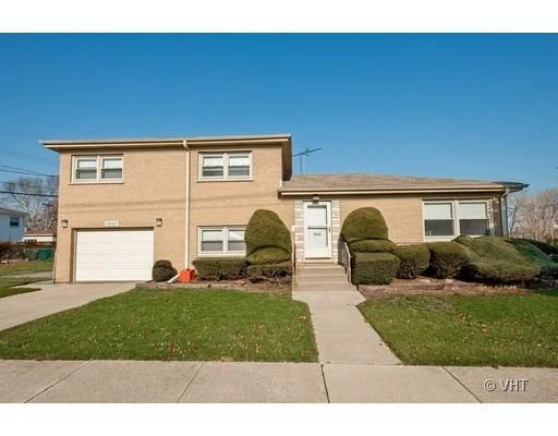 Unit for sale at 3900 Kirk Street, SKOKIE, IL 60076
