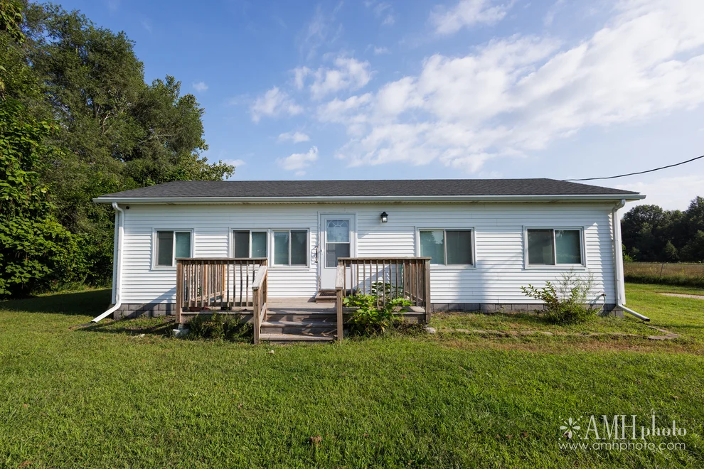 Unit for sale at 17611 E 4750s Road, Pembroke Twp, IL 60958