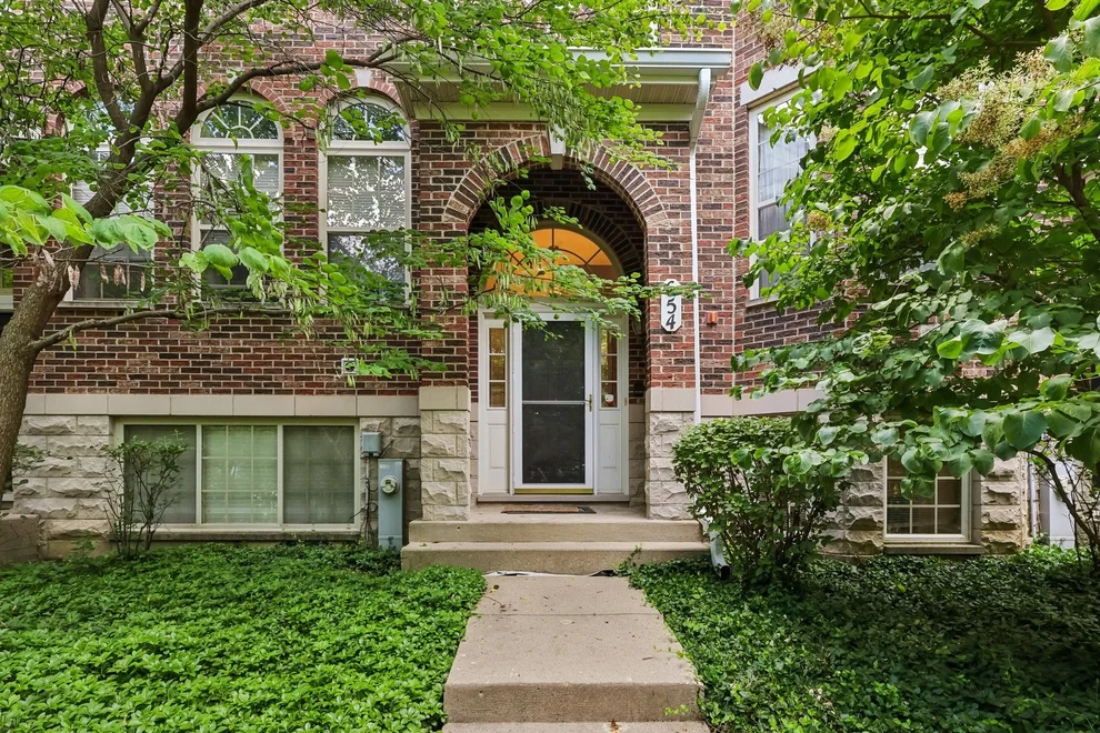 Unit for sale at 654 Astor Lane, Wheeling, IL 60090