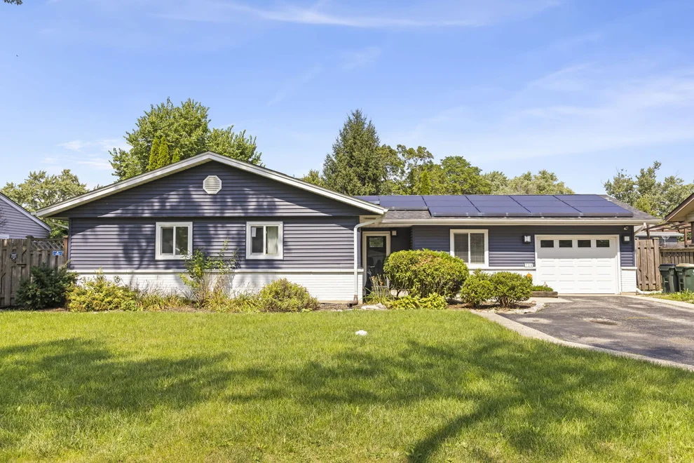 Unit for sale at 724 E Baldwin Road, Palatine, IL 60074