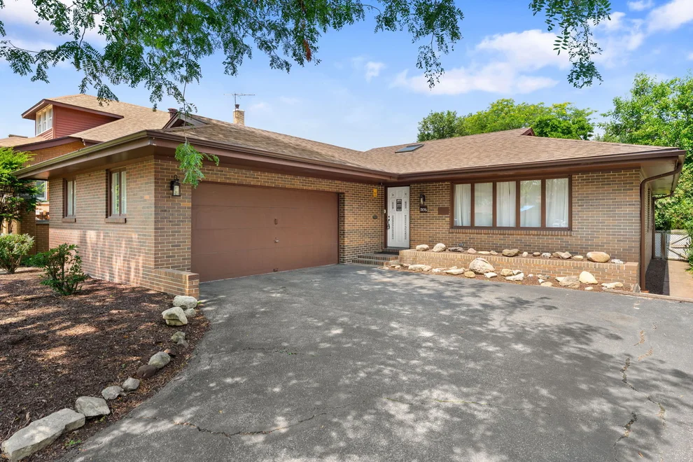 Unit for sale at 7856 45th Place, Lyons, IL 60534