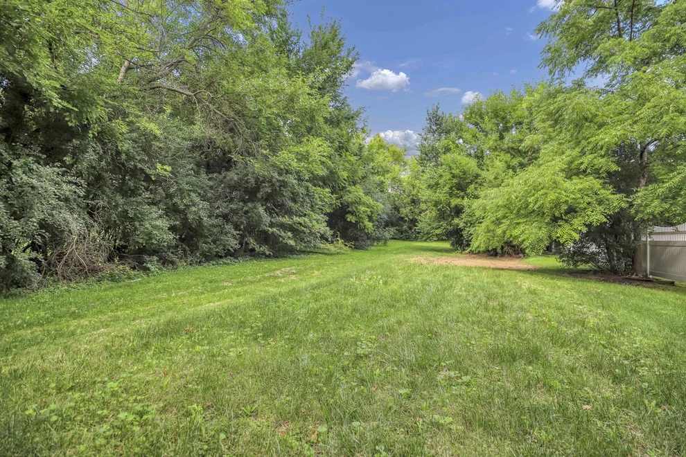 Unit for sale at 608 S Finley Road, Lombard, IL 60148