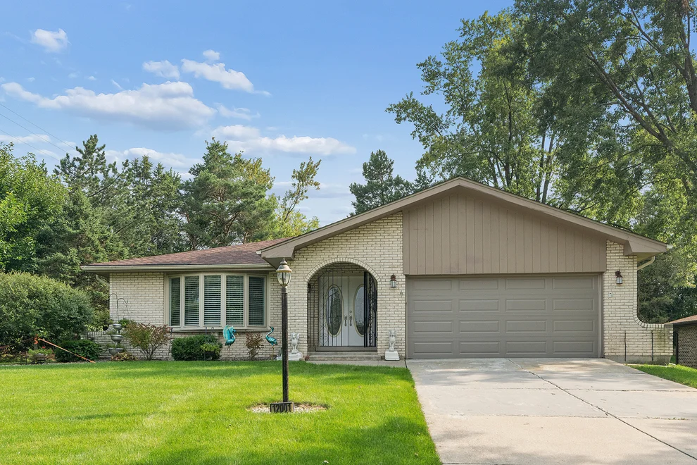 Unit for sale at 12001 W Lake View Drive, Orland Park, IL 60467