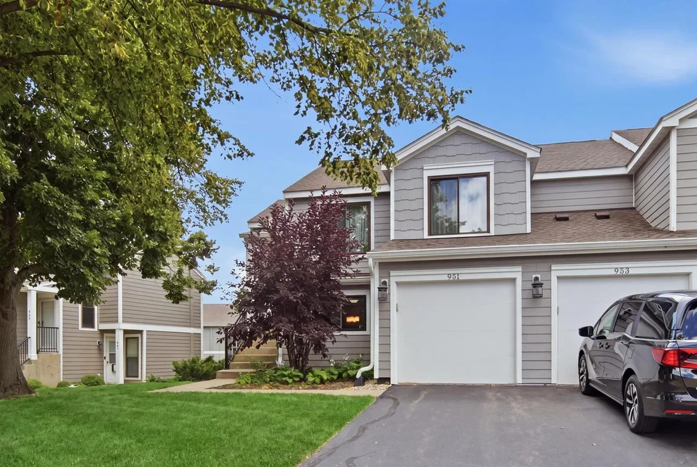 Unit for sale at 951 Manchester Circle, Schaumburg, IL 60193