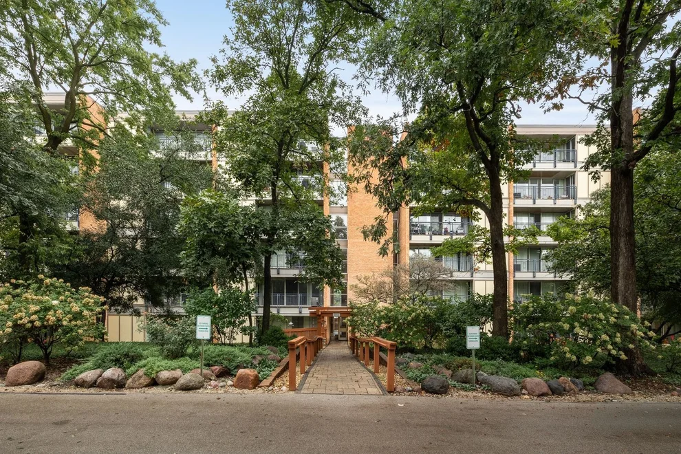 Unit for sale at 6010 Oakwood Drive, Lisle, IL 60532